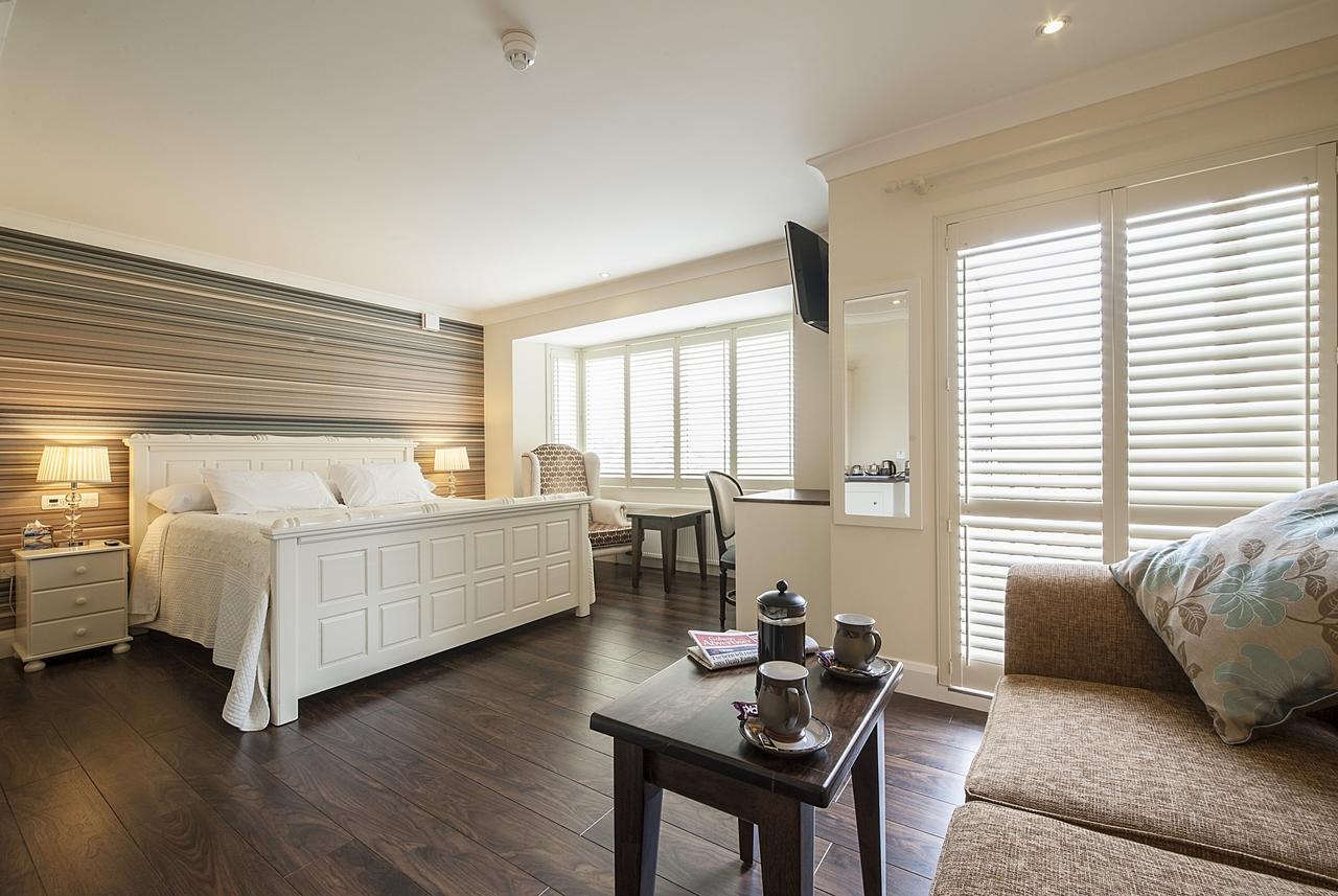 King size bedroom